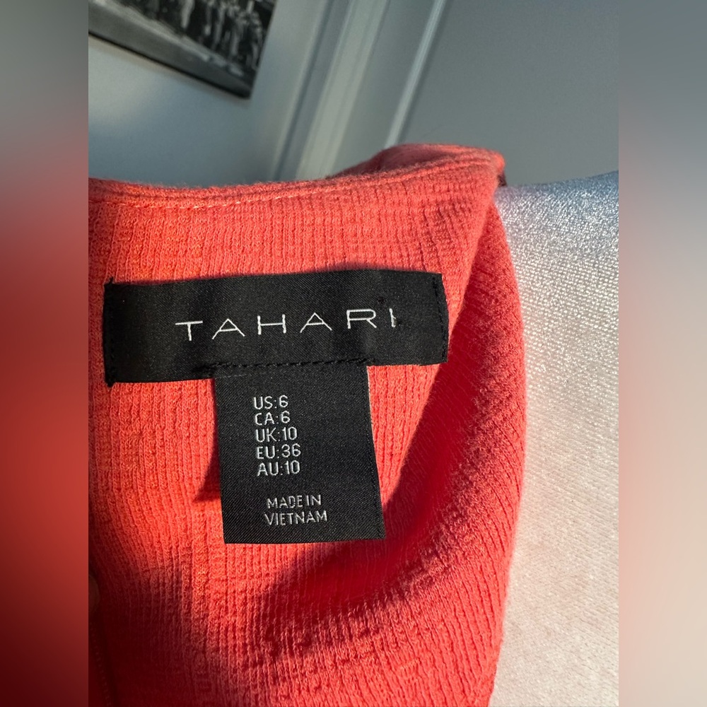 Tahari Dress Women size 6 sheath coral
Flutter bell Sleeve Stretch Back
Zip - Picture 5 of 13